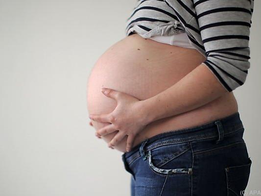 Späte Schwangerschaft: Andere Faktoren heben biologische Risiken auf
