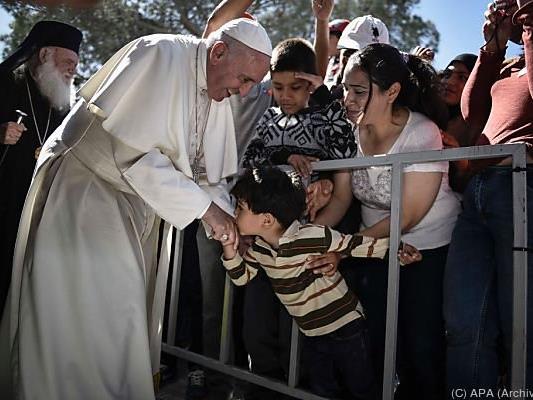 Papst kennt keine Berüchrungsängste