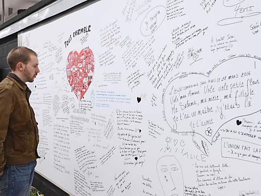 Eine Gedenktafel wurde installiert Eine Gedenktafel wurde installiert