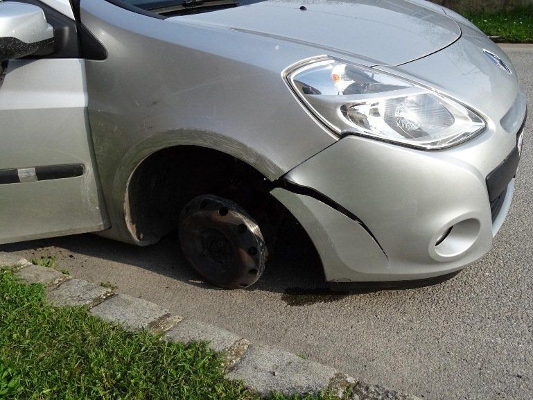 Kein Wunder, dass das Auto schließlich fahrunfähig war. Kein Wunder, dass das Auto schließlich fahrunfähig war.