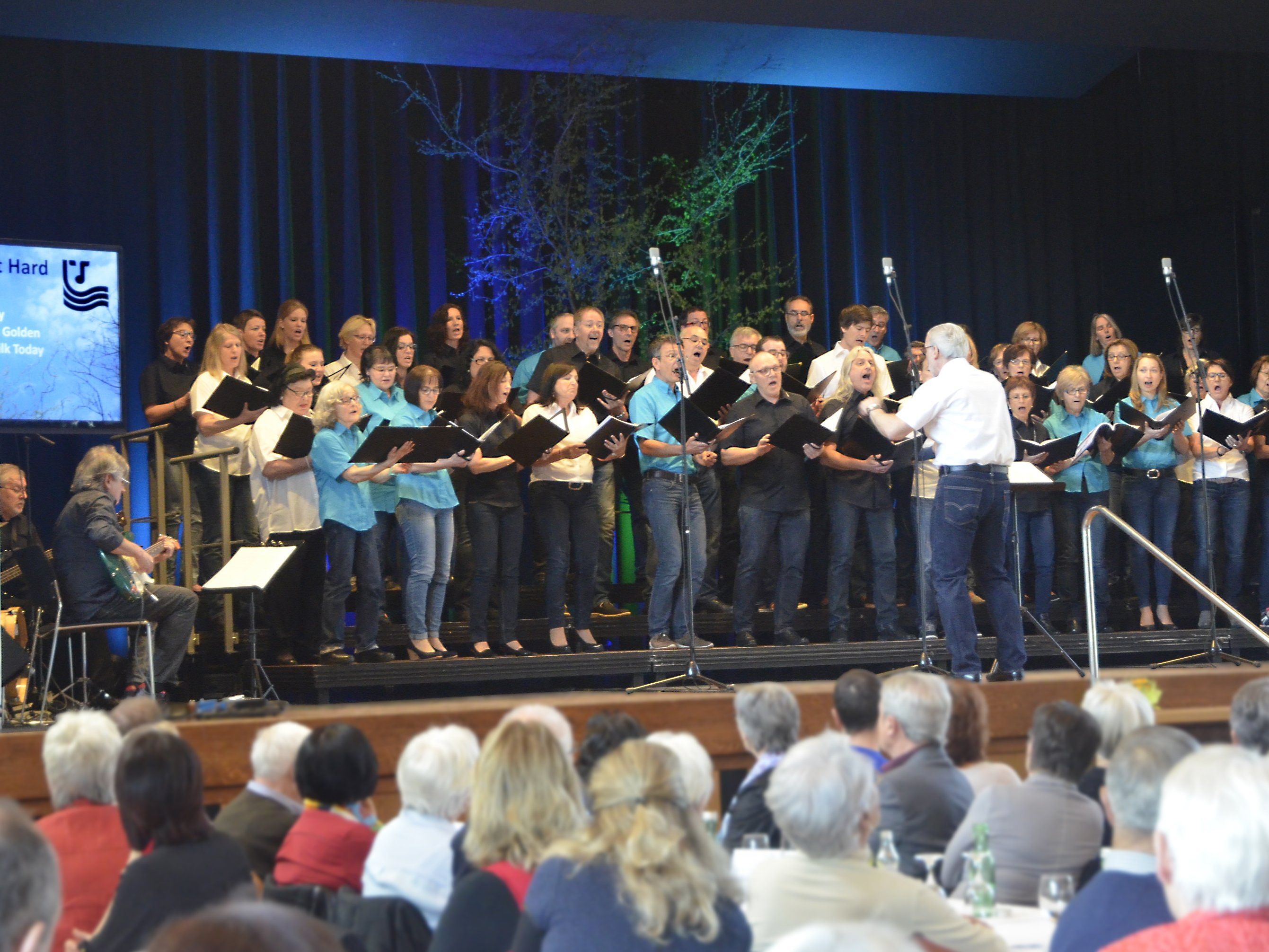Die Singgemeinschaft Hard bei der Chormatinee Lauterach Die Singgemeinschaft Hard bei der Chormatinee Lauterach
