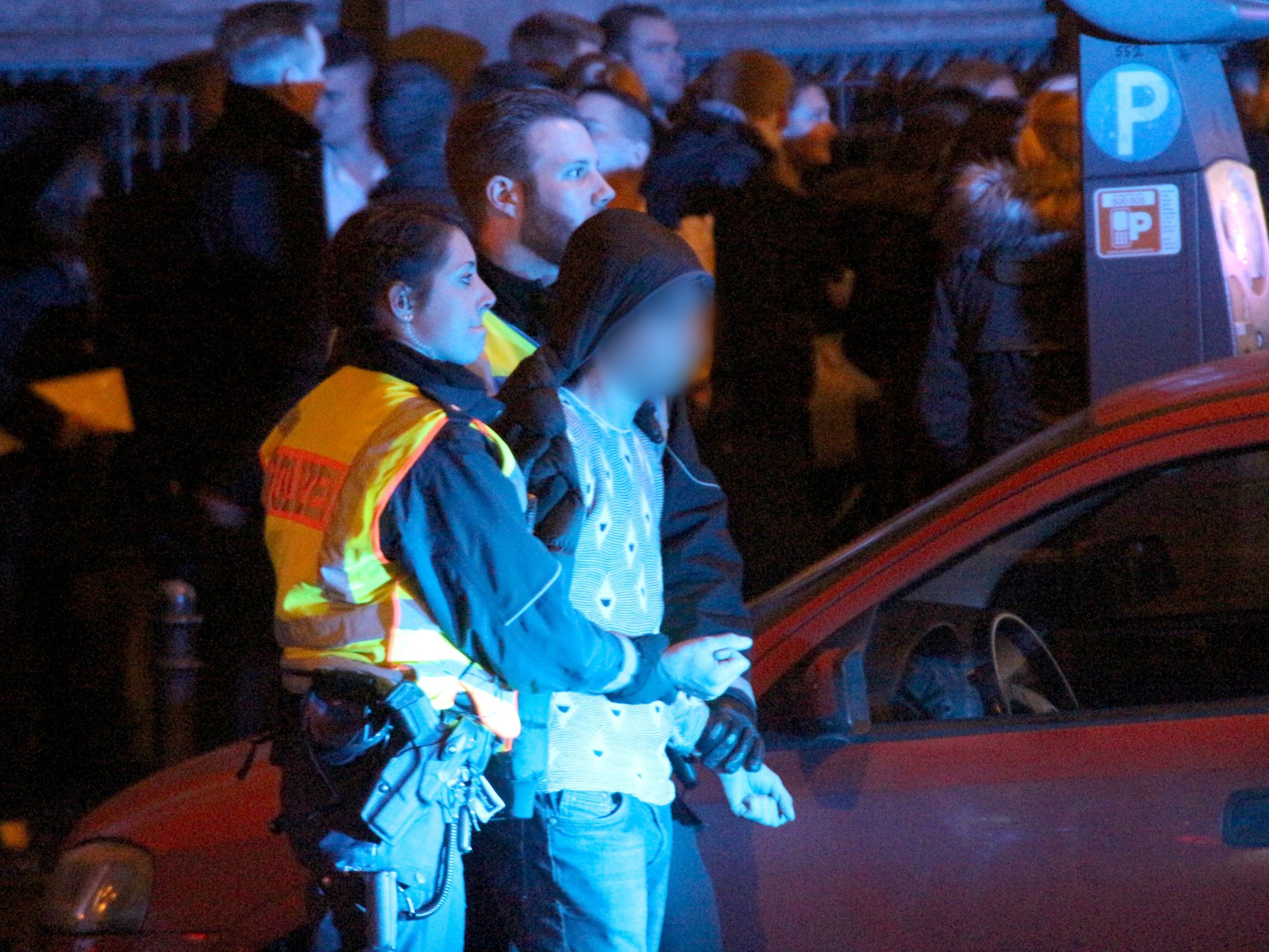 Sitzt in Auslieferungshaft. Sitzt in Auslieferungshaft.