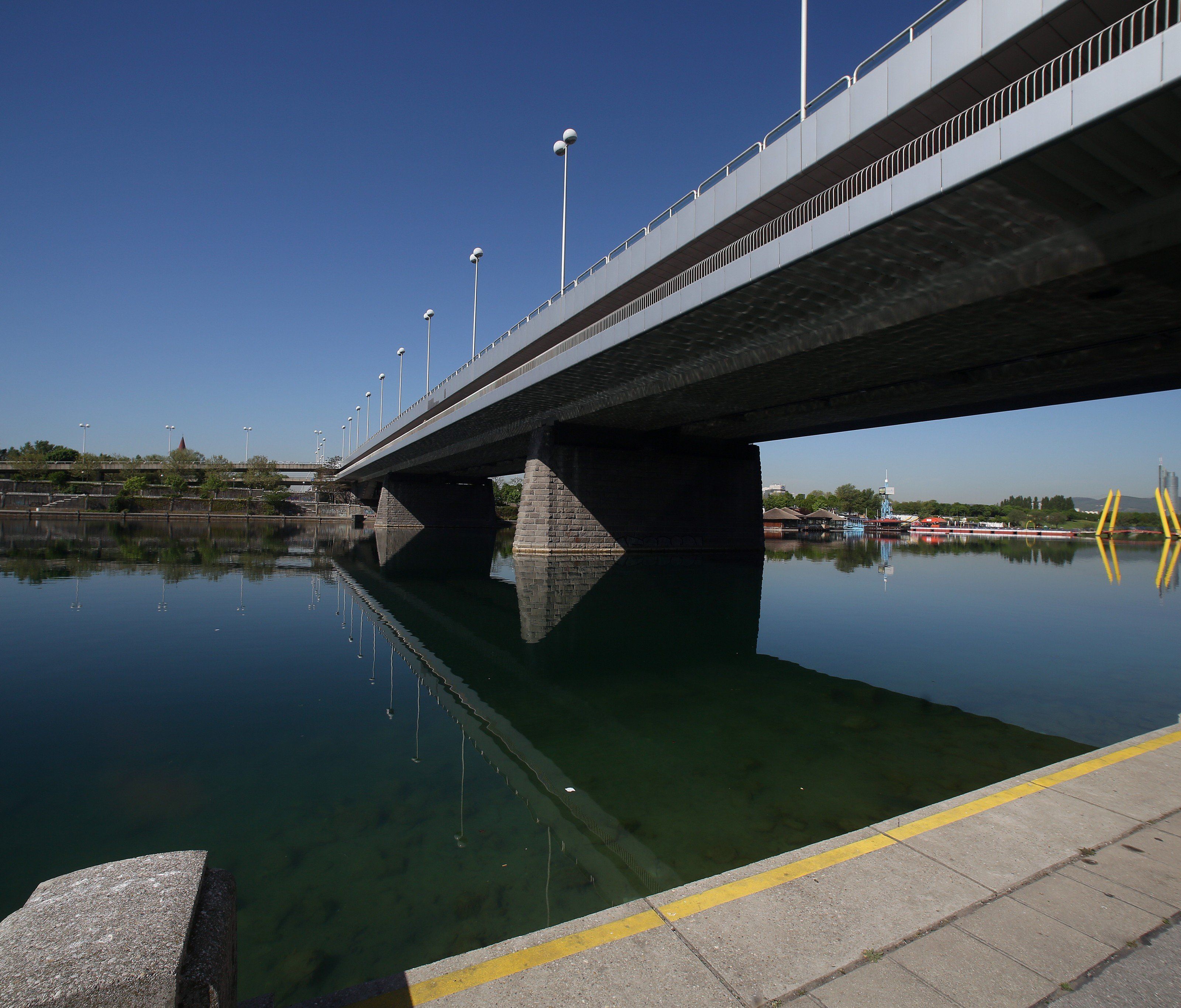 Die Reichsbrücke wird im Jahr 2016 saniert. Die Reichsbrücke wird im Jahr 2016 saniert.