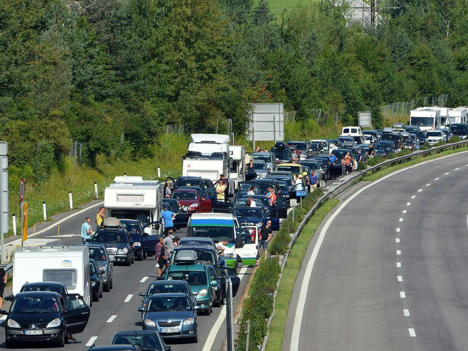 Stauursache war ein Unfall im Bezirk Baden. Stauursache war ein Unfall im Bezirk Baden.