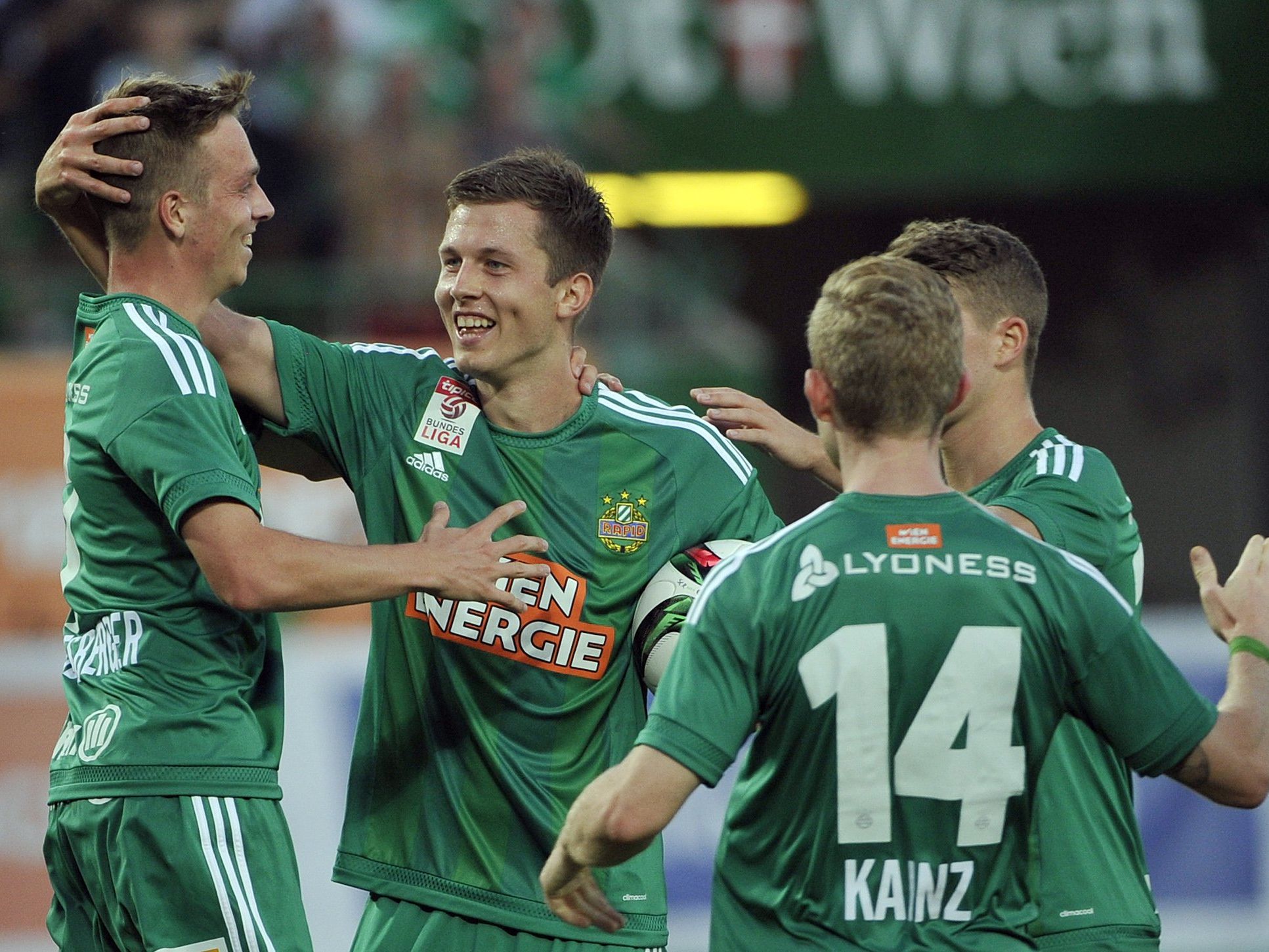 Rapid-Stürmer Deni Alar (mitte) wird im Sommer nach Graz wechseln. Rapid-Stürmer Deni Alar (mitte) wird im Sommer nach Graz wechseln.