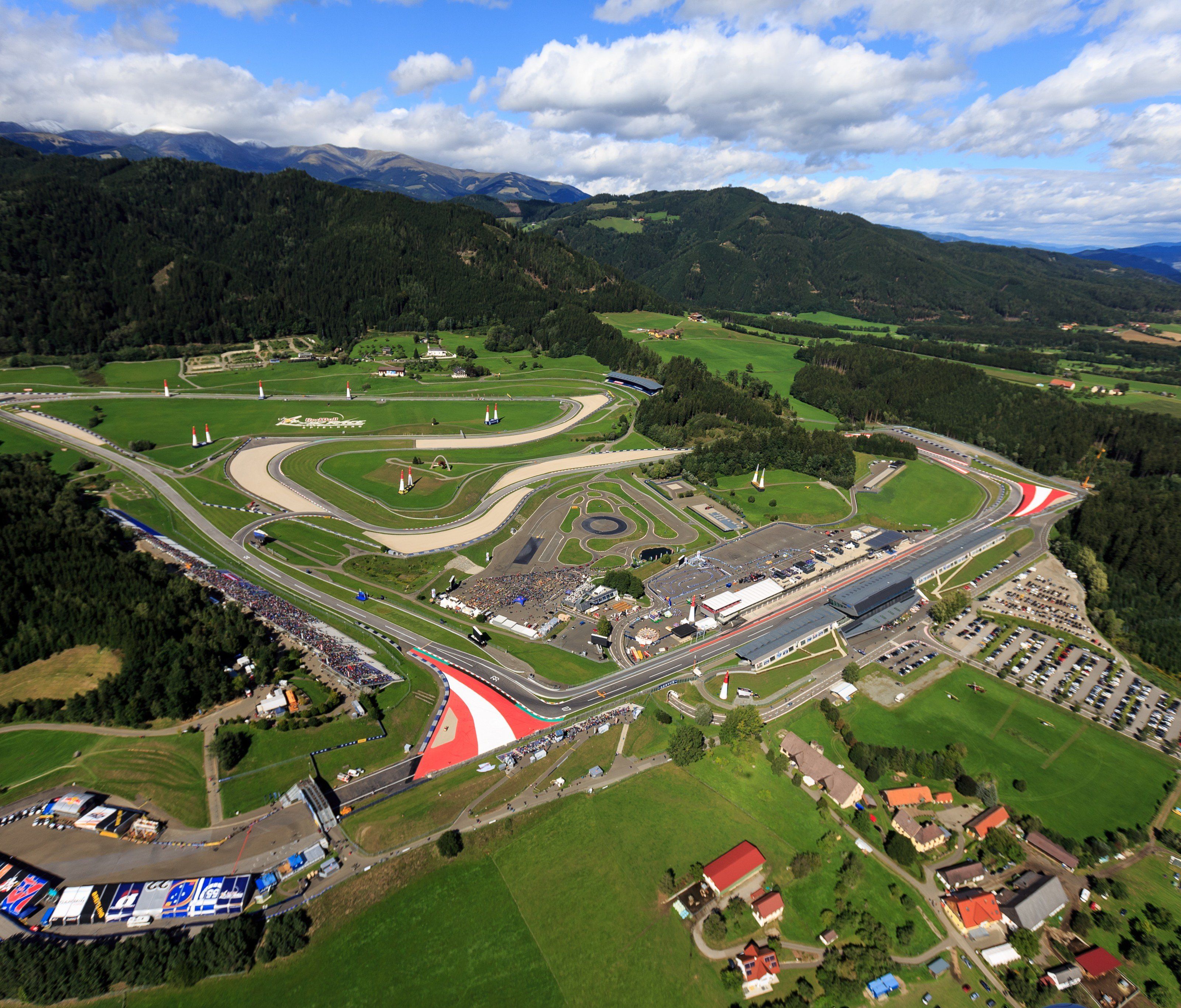 Red Bull Air Race vom 23. bis 24. April 2016: Wichtige Infos zur Anreise. Red Bull Air Race vom 23. bis 24. April 2016: Wichtige Infos zur Anreise.