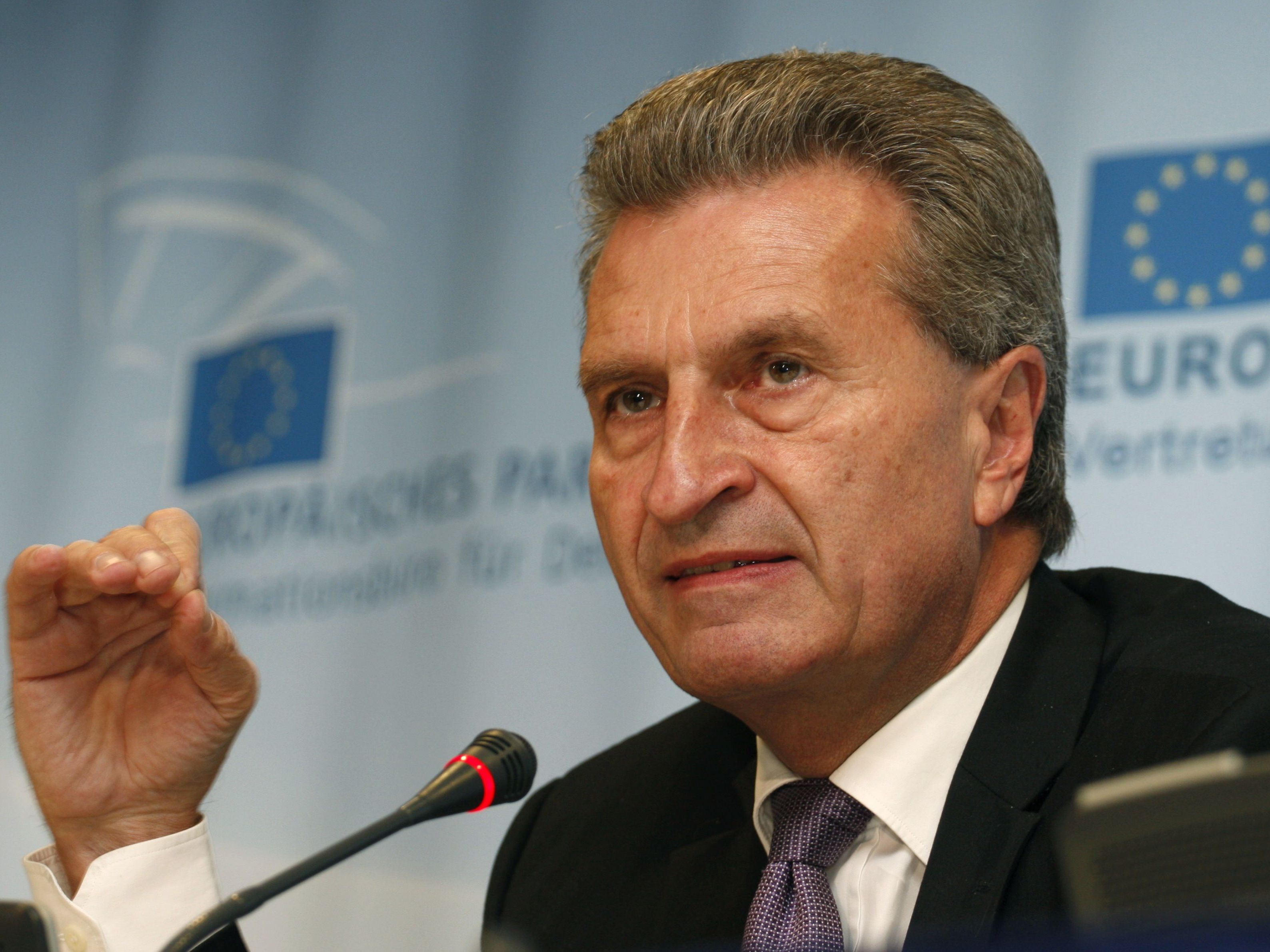 EU-Kommissar sieht europäisches Projekt in "Lebensgefahr". EU-Kommissar sieht europäisches Projekt in "Lebensgefahr".