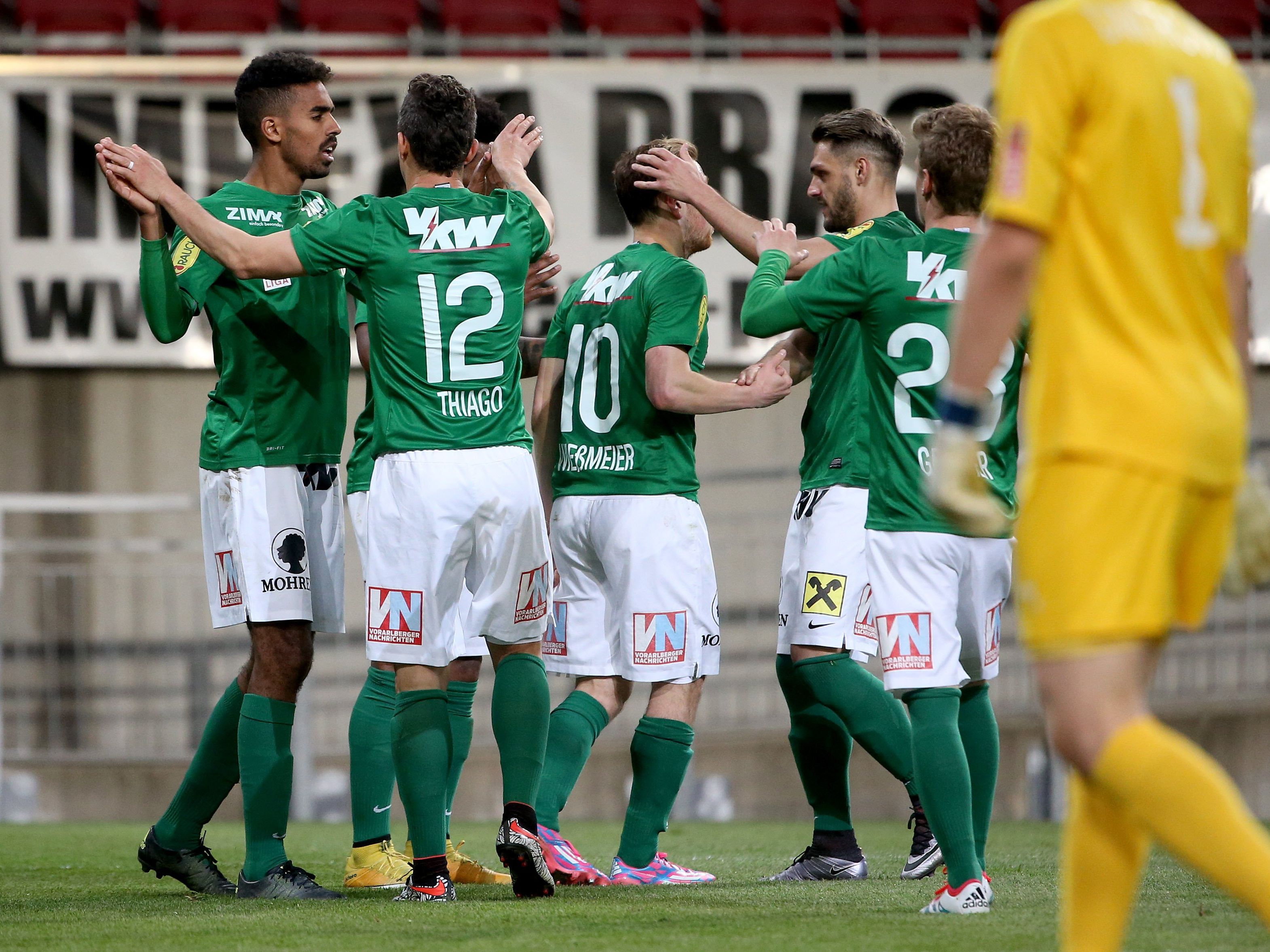 Die Austria will auch in Wr. Neustadt Grund zum Jubeln haben. Die Austria will auch in Wr. Neustadt Grund zum Jubeln haben.