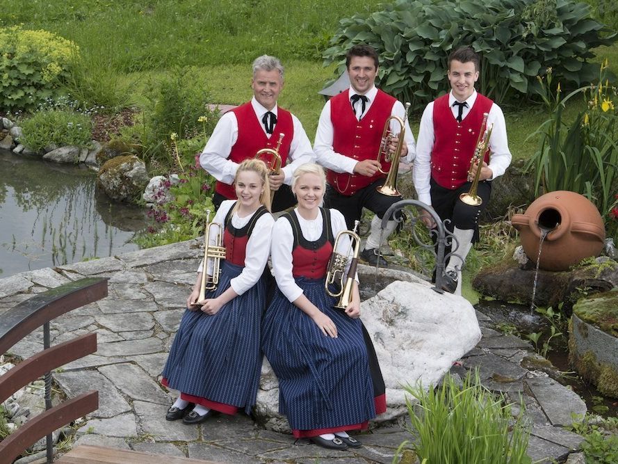 Die Musikantinnen und Musikanten freuen sich auf viele Zuhörer Die Musikantinnen und Musikanten freuen sich auf viele Zuhörer