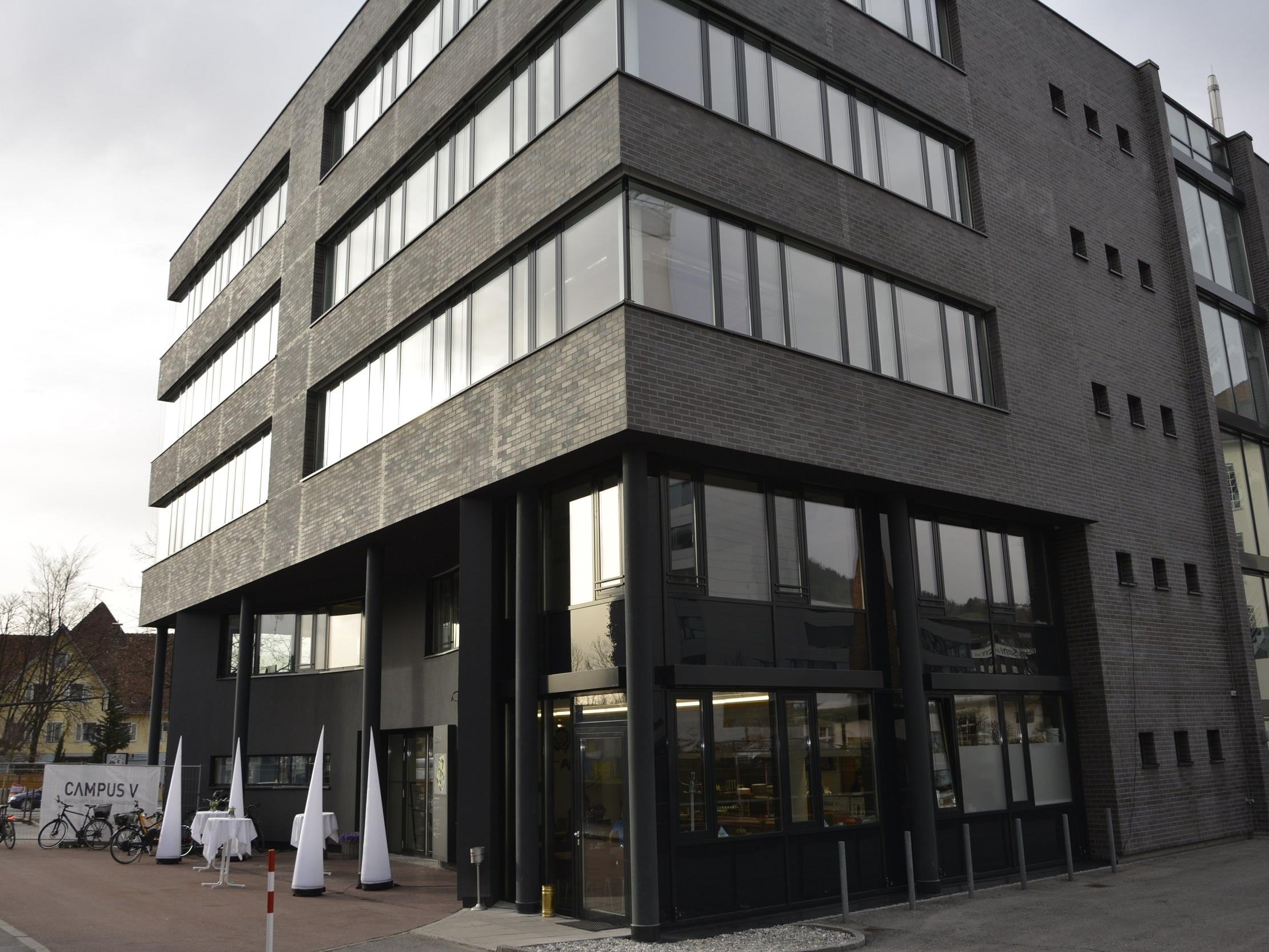 Das ehemalige Competence Center an der Stadtstraße 33 erstrahlt in neuem Glanz.