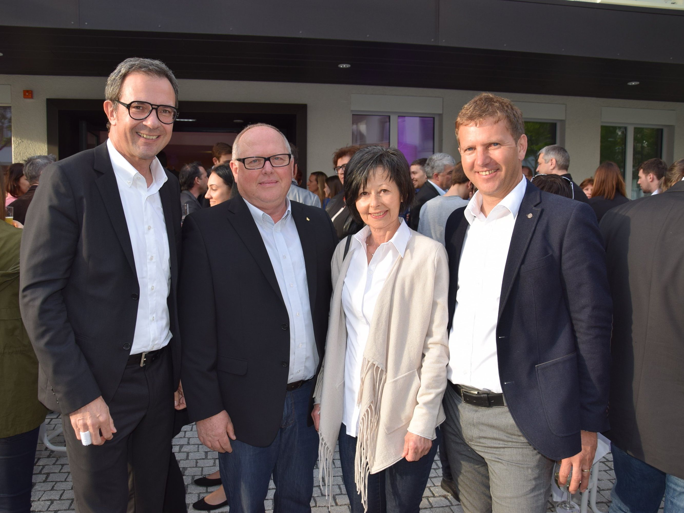 v.l. Prisma GF Bernhard Ölz, Dietmar und Brigitte Längle, Joe Welte (Prisma) v.l. Prisma GF Bernhard Ölz, Dietmar und Brigitte Längle, Joe Welte (Prisma)