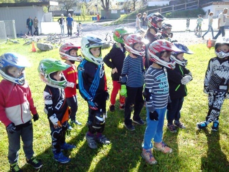 Die Jung-BMXler sind mit Begeisterung  bei der Sache Die Jung-BMXler sind mit Begeisterung  bei der Sache