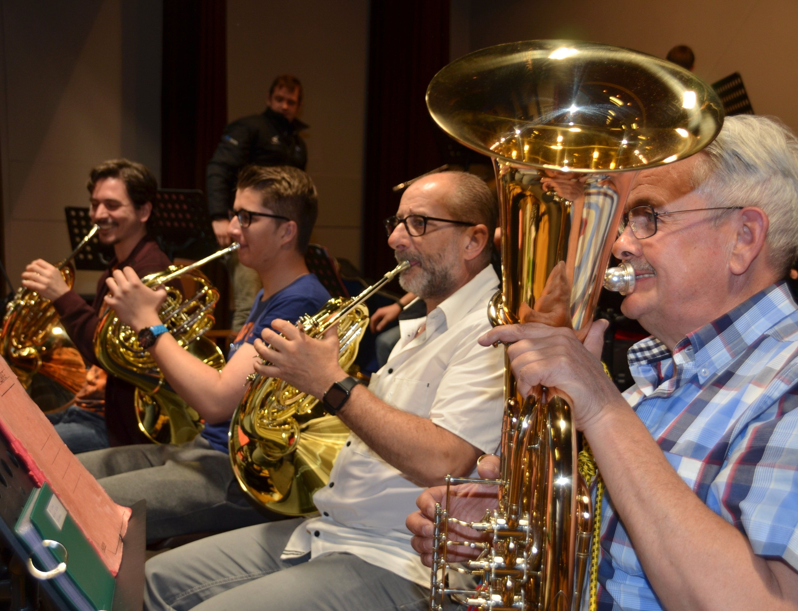 Das Frühjahrskonzert findet am Samstag, den 9. April in der Klostertalhalle statt. Das Frühjahrskonzert findet am Samstag, den 9. April in der Klostertalhalle statt.