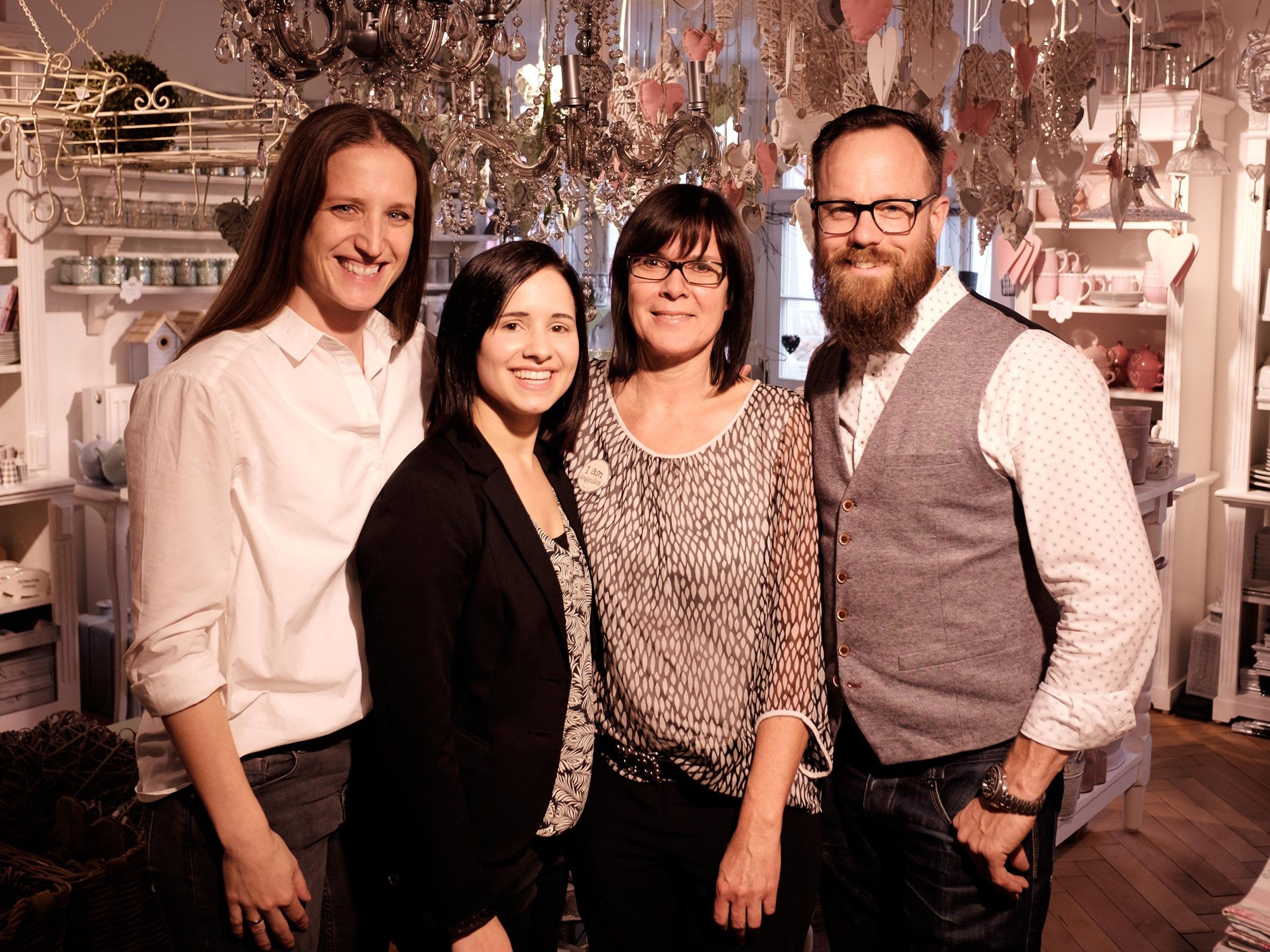 v.l.n.r.: Edith Klinger (Geschäftsführung ediths), Carmen Moosbrugger (General Managerin), Angelika Lässer (Shopleiterin Götzis) und Remo Klinger (Geschäftsführung ediths) v.l.n.r.: Edith Klinger (Geschäftsführung ediths), Carmen Moosbrugger (General Managerin), Angelika Lässer (Shopleiterin Götzis) und Remo Klinger (Geschäftsführung ediths)
