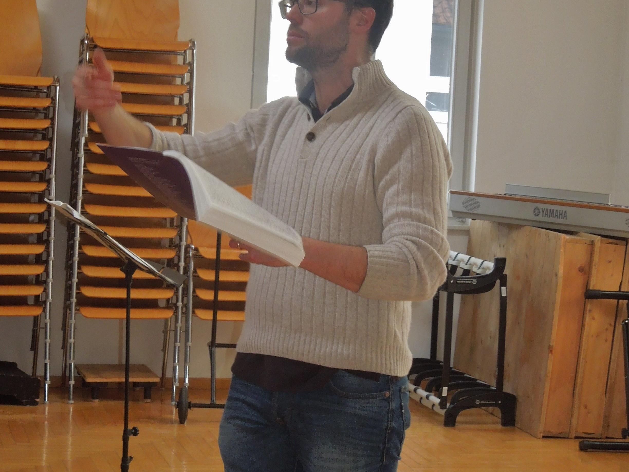 Paul Faderny fungiert beim Projektchor "Maa singt" wieder als Chorleiter.