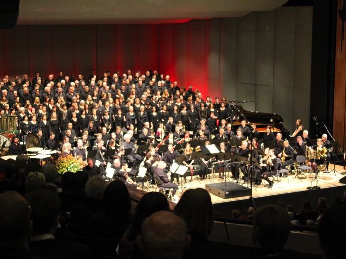 Beeindruckend, stimmgewaltig und imposant zugleich war die Darbietung von 300 Mitwirkenden bei "Carmina Burana".