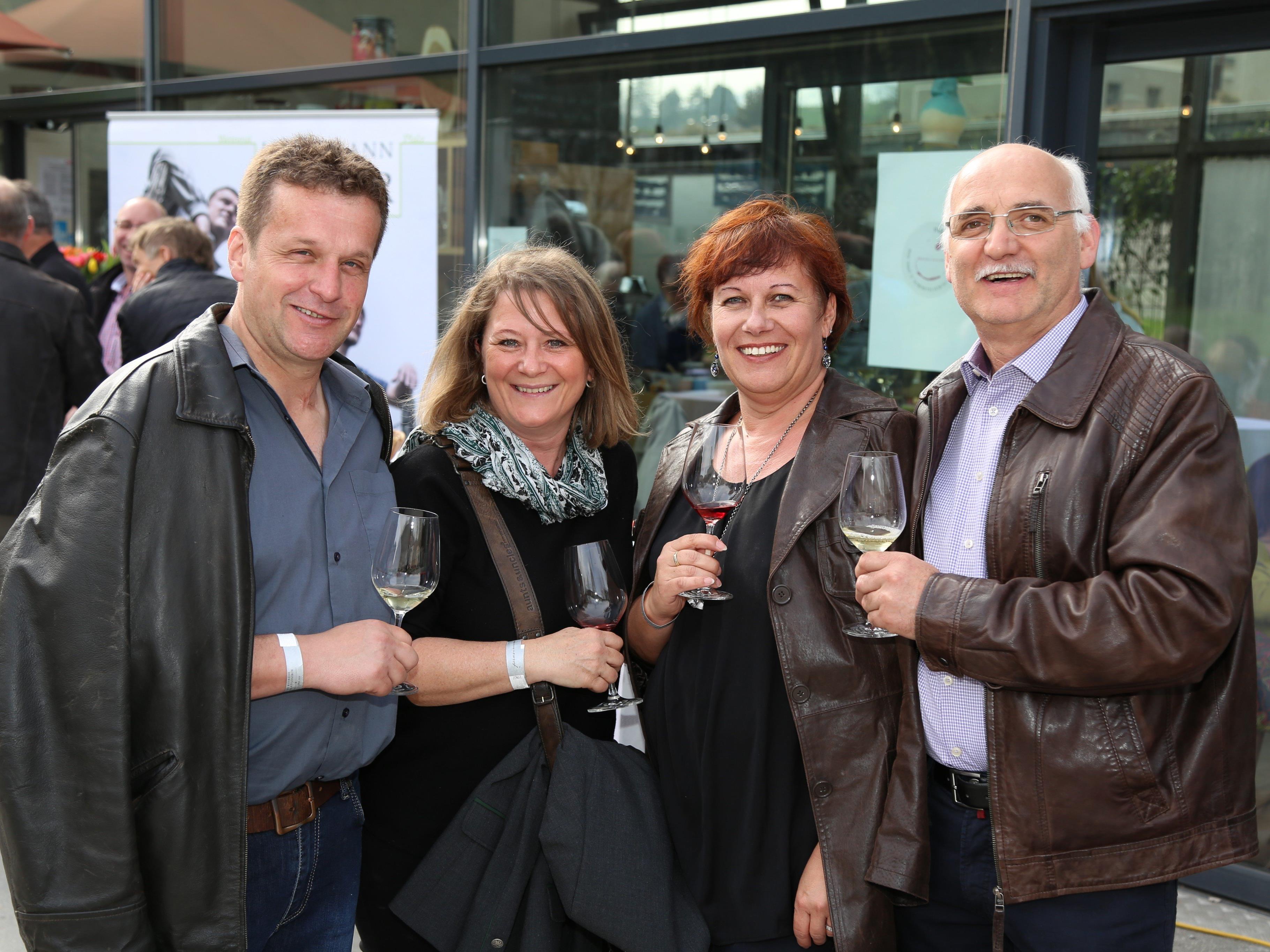 Harry, Andrea Michaela und Erhard genossen die Weinreise durch Feldkirch.
