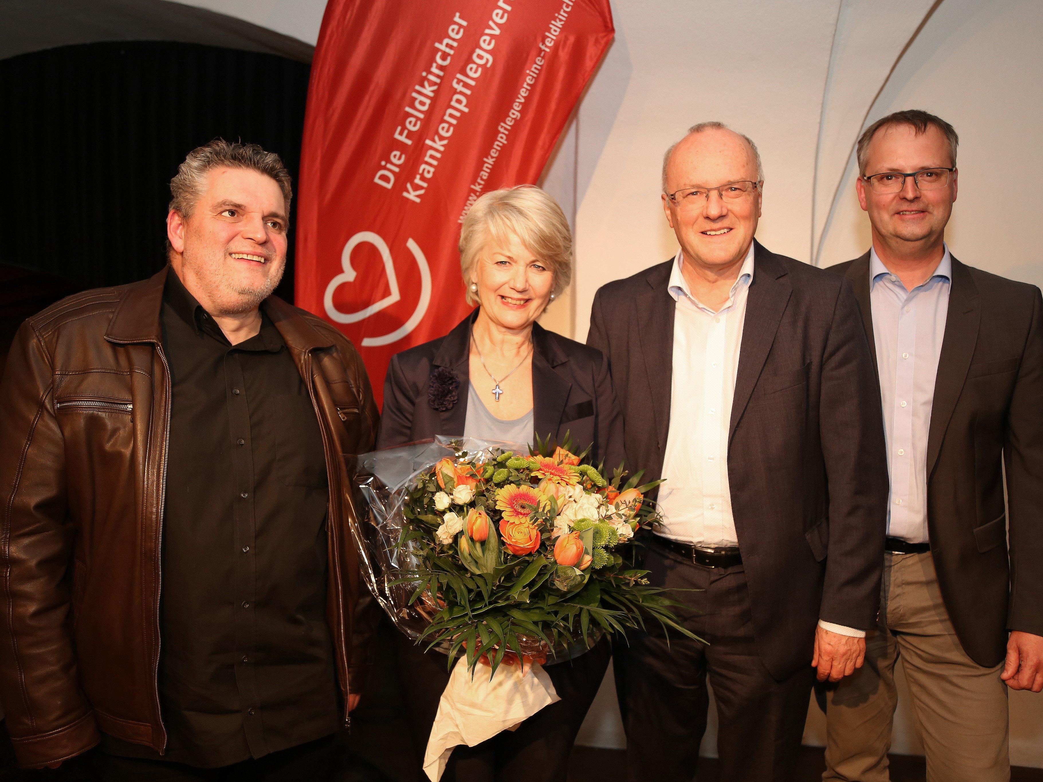 George Nussbaumer, Ilga Sausgruber, Primar Reinhard Haller und KPV-Obmann Herbert Lins im Theater am Saumarkt.