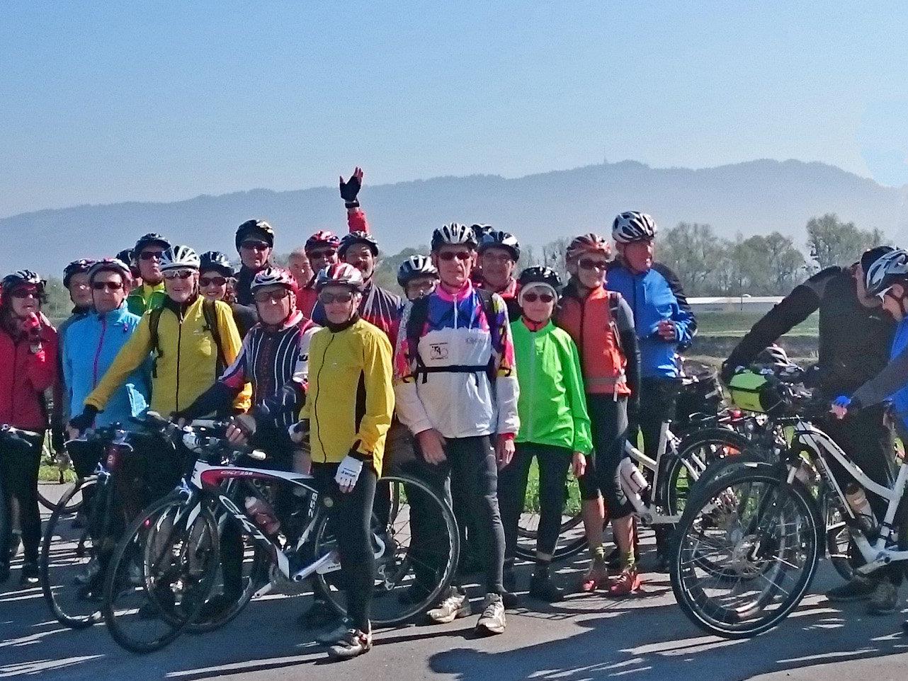 Radteam per pedales beim Einradeln im Rheindelta