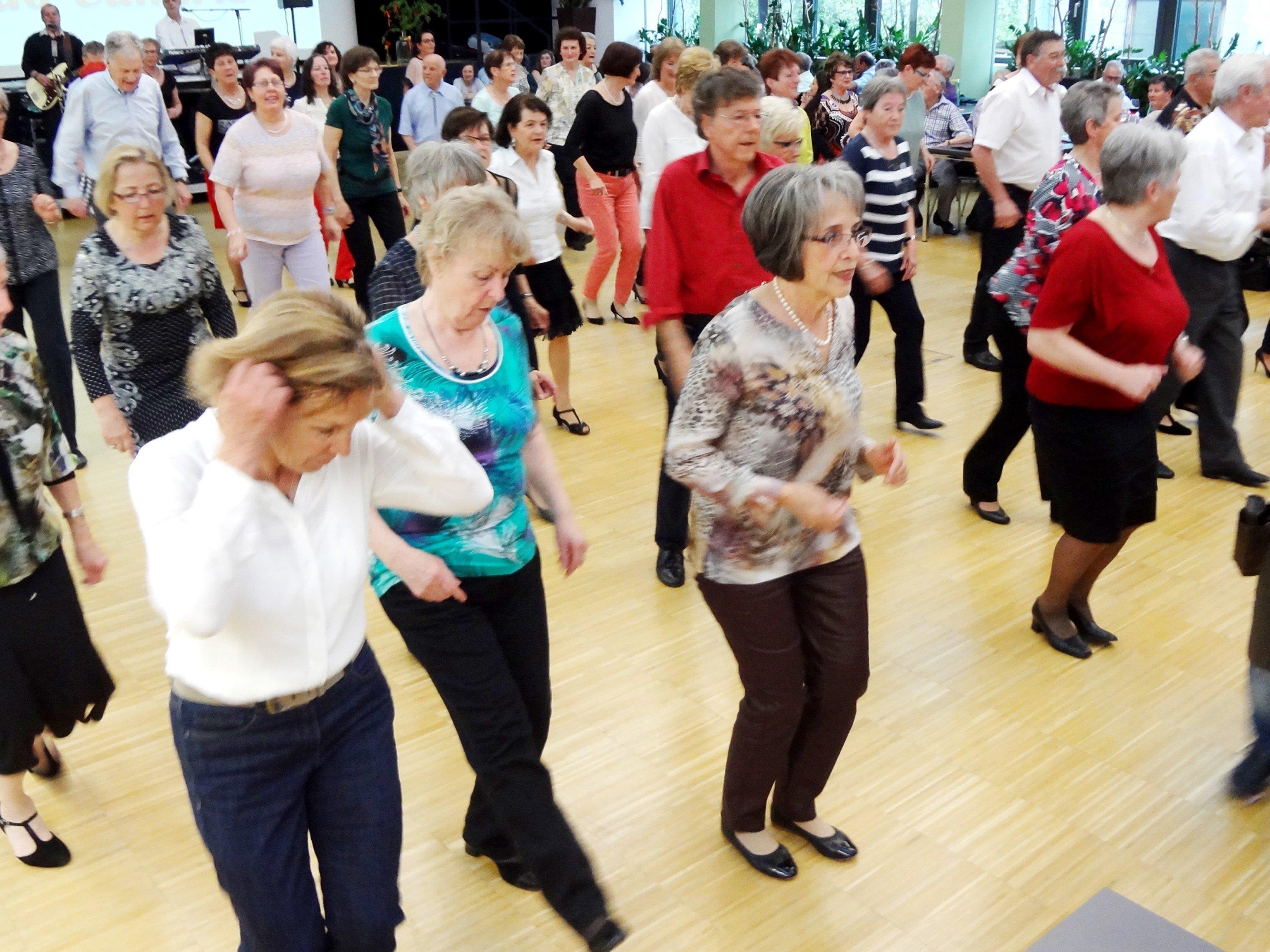 Der Seniorenbund lud die Tanzfreunde zum s´Ländle tanzt nach Koblach zum Frühlingstanz ein.