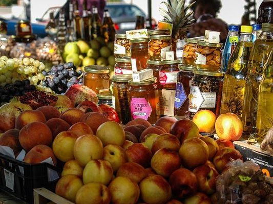Regionale Delikatessen auf Wiens Bauernmärkten finden. Regionale Delikatessen auf Wiens Bauernmärkten finden.