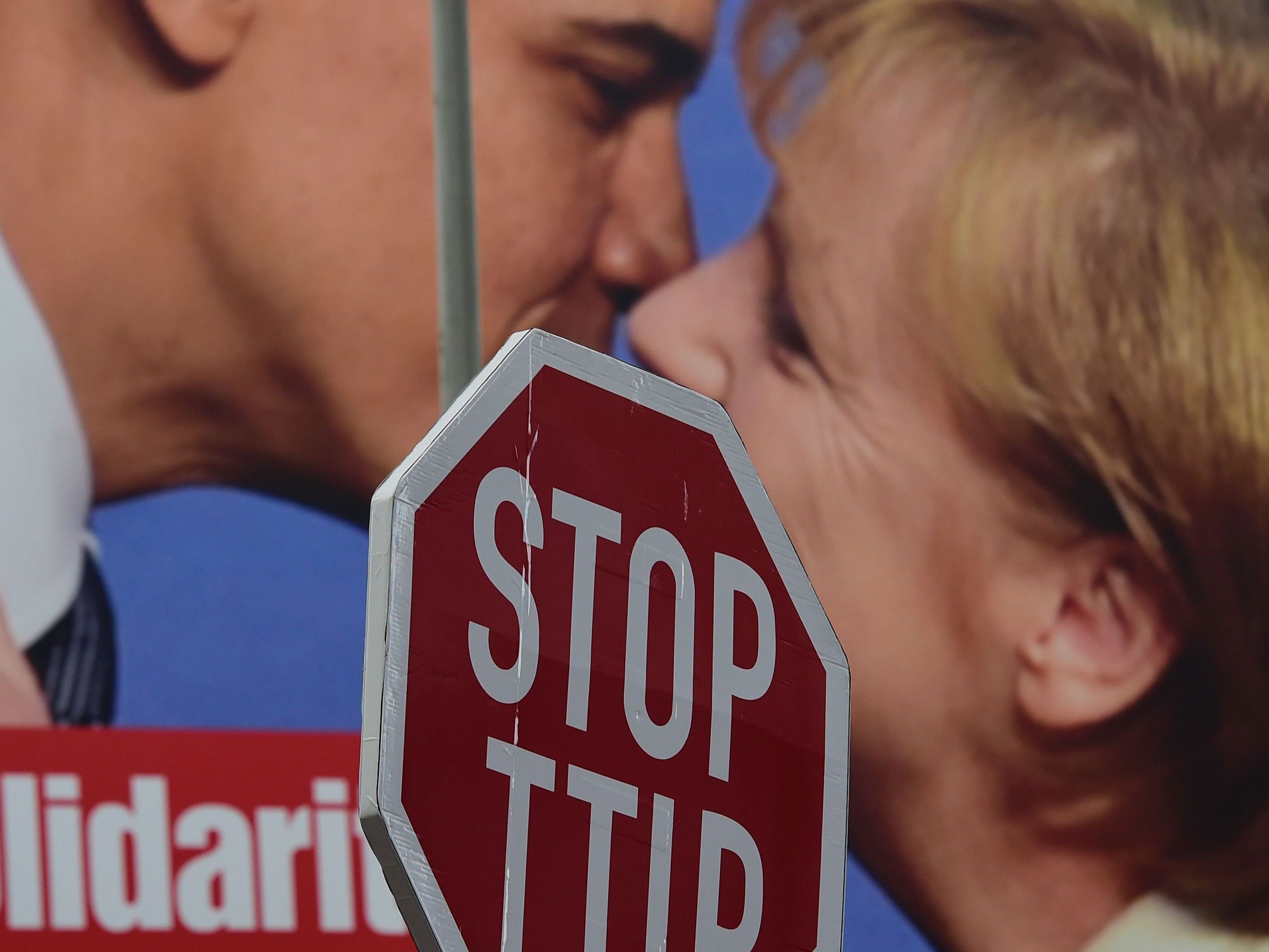 Obama und Merkel warben in Hannover für TTIP - Demonstranten protestierten dagegen. Obama und Merkel warben in Hannover für TTIP - Demonstranten protestierten dagegen.