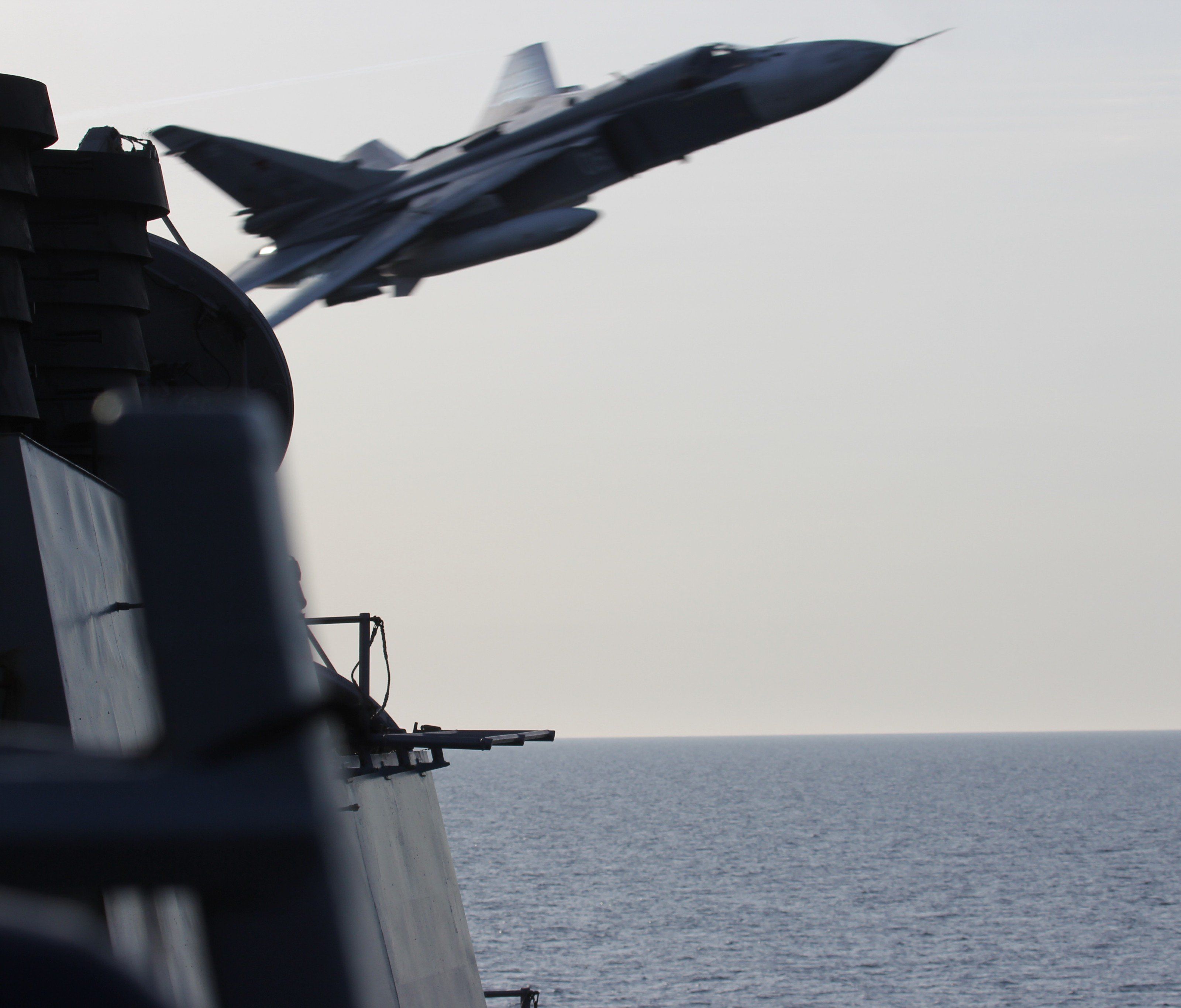 Russische Kampfflugzeuge hatten sich in dieser Woche nach US-Angaben wiederholt in "aggressiver" Weise dem Kriegsschiff "USS Donald Cook" in der Ostsee genähert. Russische Kampfflugzeuge hatten sich in dieser Woche nach US-Angaben wiederholt in "aggressiver" Weise dem Kriegsschiff "USS Donald Cook" in der Ostsee genähert.