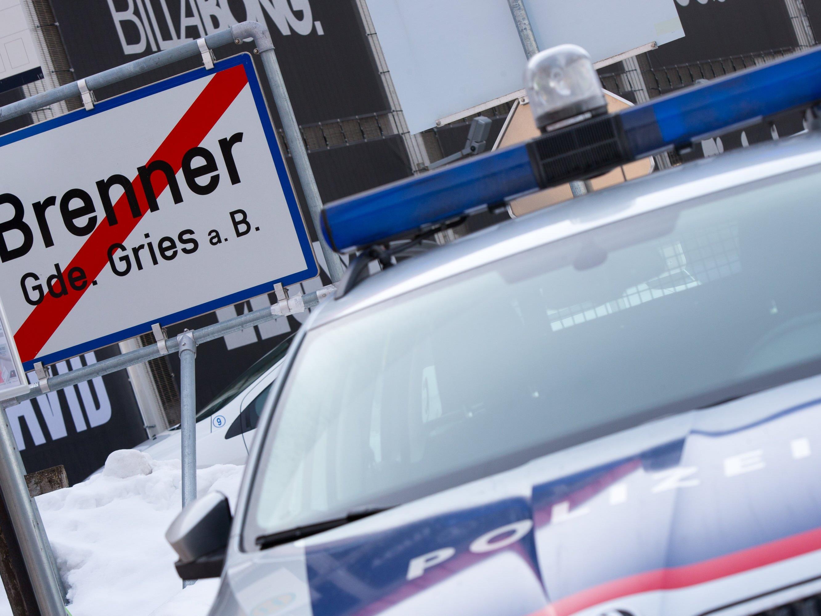 Österreich hat mit den Vorbereitungen für mögliche Grenzkontrollen am Brenner begonnen.