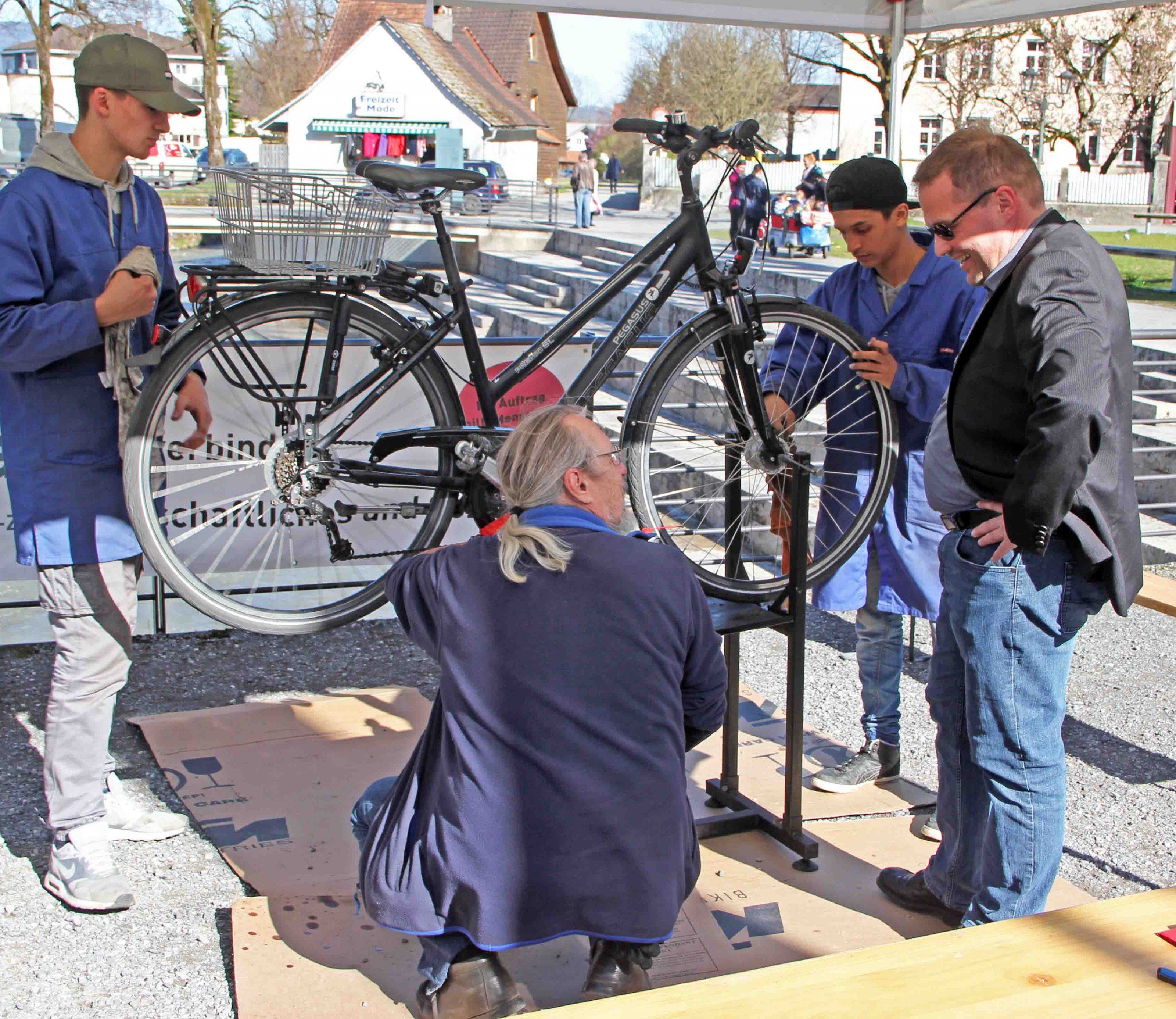 Gratis-Radcheck am Schlossplatz Gratis-Radcheck am Schlossplatz