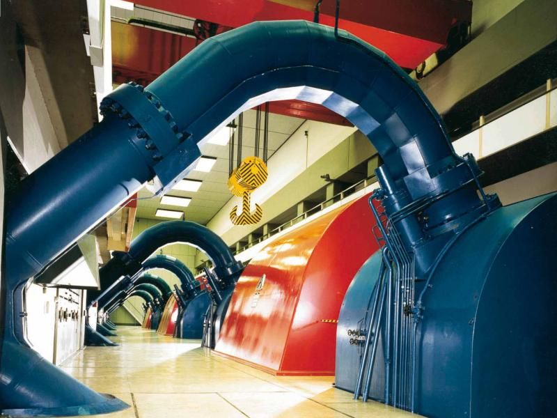 Die Abwärme der Turbinen gäbe es umsonst, doch ihre Verteilung erfordert Investitionen in Millionenhöhe. Die Abwärme der Turbinen gäbe es umsonst, doch ihre Verteilung erfordert Investitionen in Millionenhöhe.