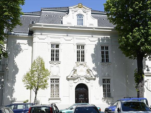 Hausdurchsuchung in Firtaschs Anwesen in Wien-Hietzing