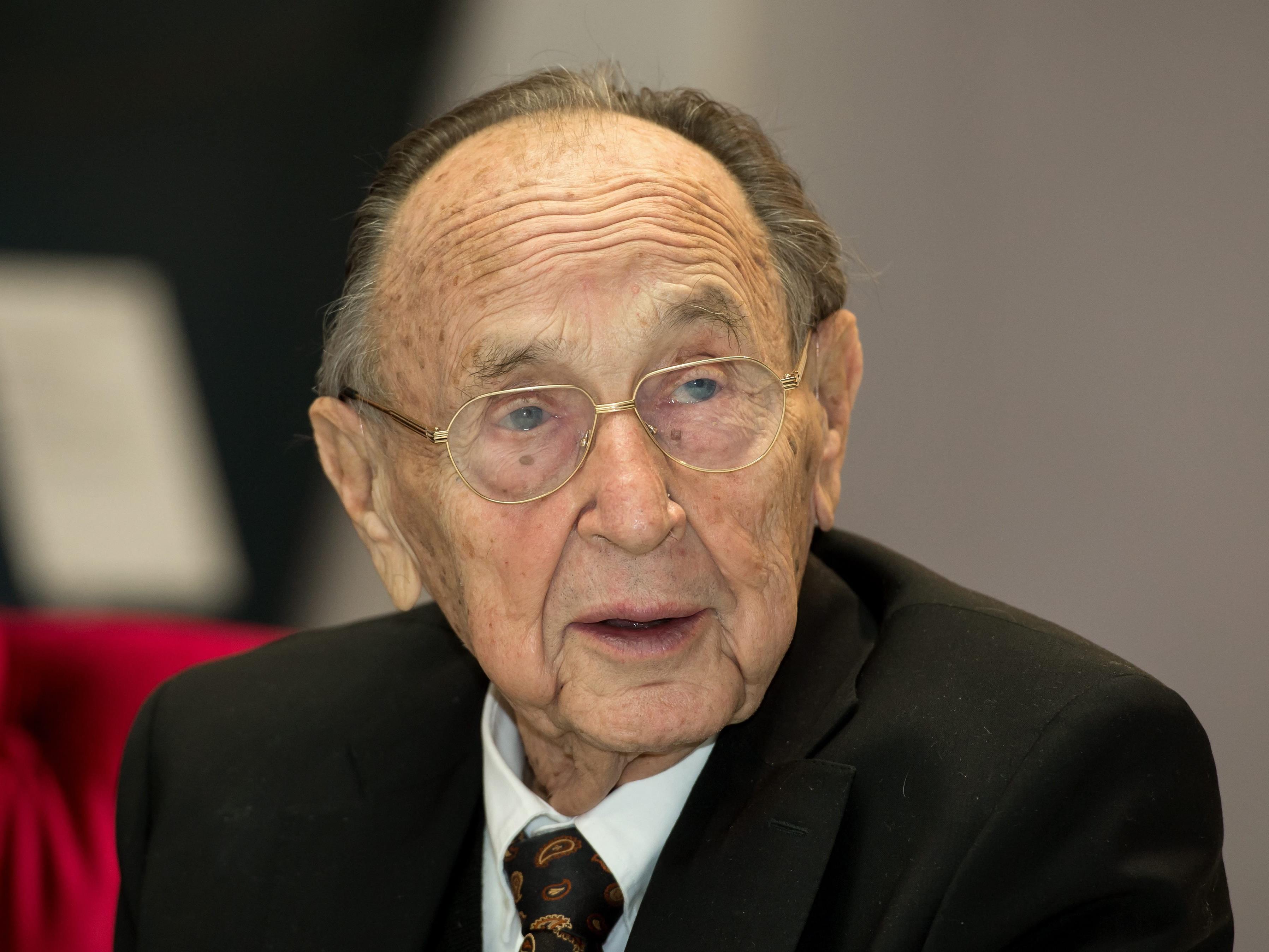 Hans-Dietrich Genscher im November 2015, als er in München mit dem "Querdenker-Preis" ausgezeichnet wurde.