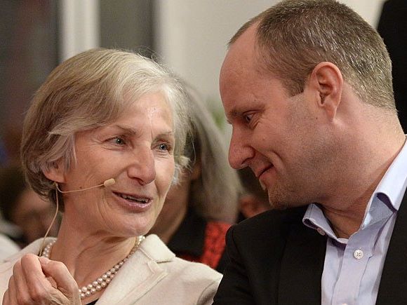 BP-Kandidatin Griss gemeinsam mit NEOS-Obmann Strolz BP-Kandidatin Griss gemeinsam mit NEOS-Obmann Strolz