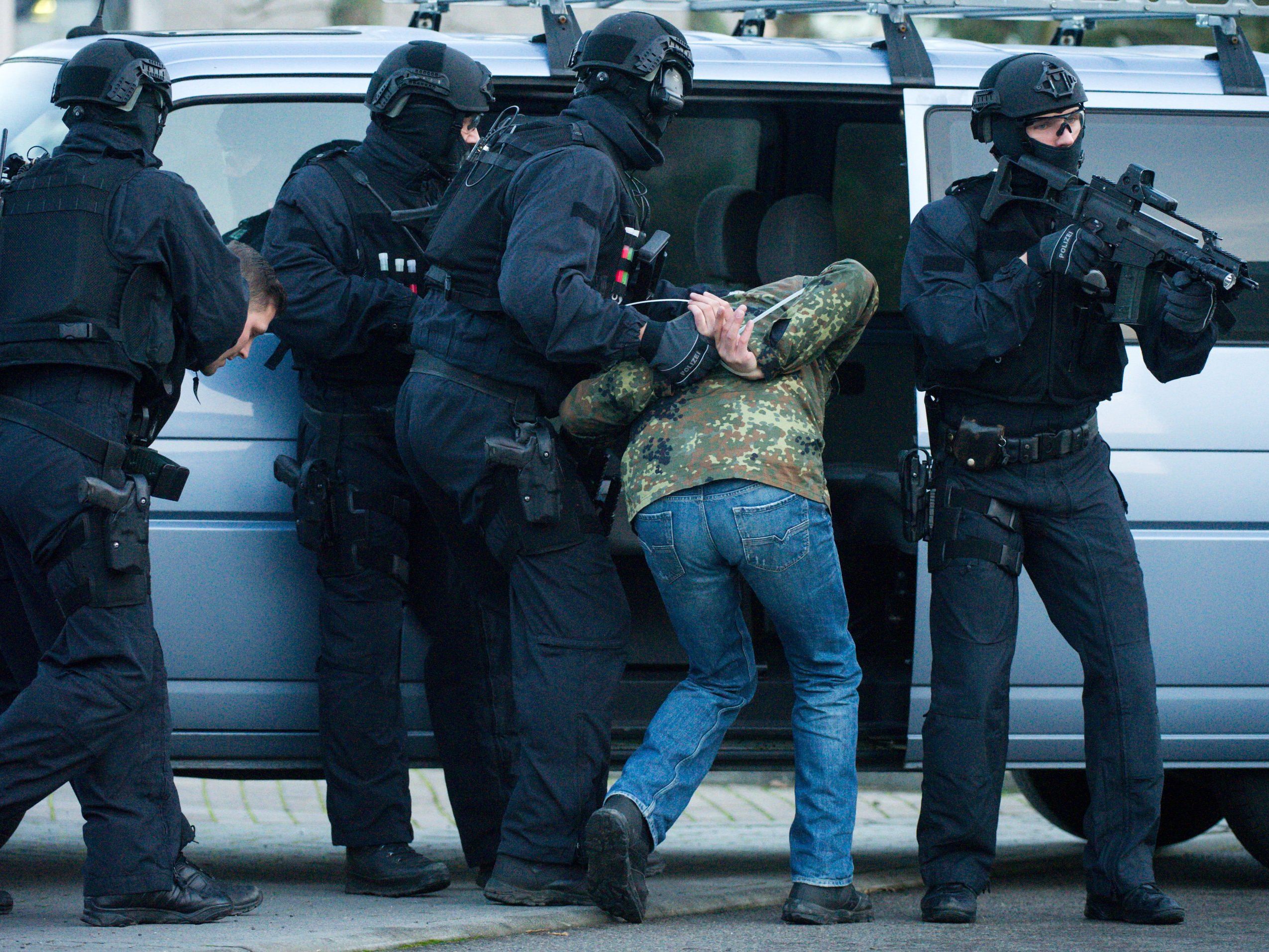 Razzia gegen Rechtsterroristen in Freital. (Themenbild) Razzia gegen Rechtsterroristen in Freital. (Themenbild)