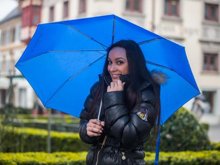 Am Wochenende könnte der Regenschirm zum ständigen Begleiter werden