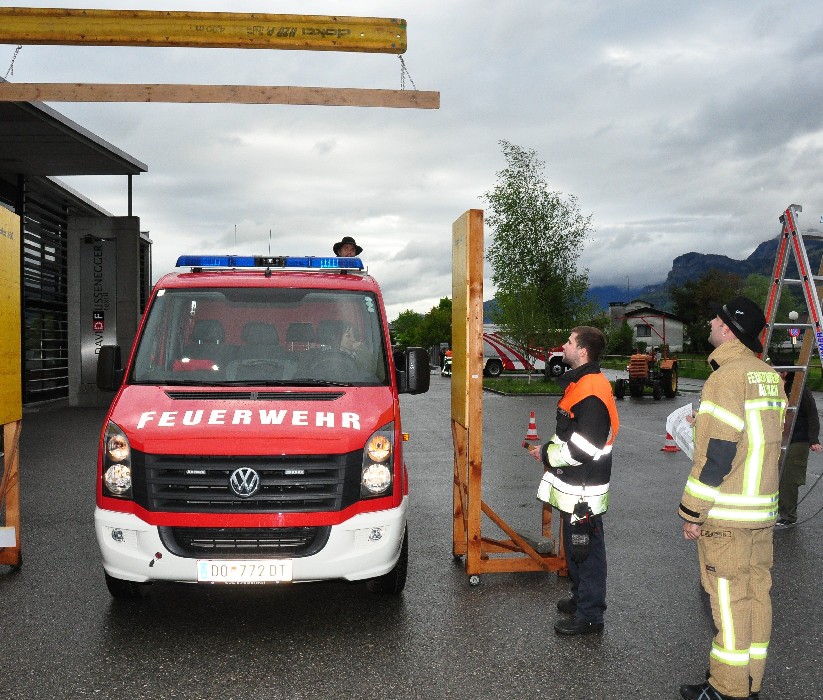 Die Ortsfeuerwehr Altach lädt am Samstag zum Geschicklichkeitsfahren von Einsatzfahrzeugen ein. Die Ortsfeuerwehr Altach lädt am Samstag zum Geschicklichkeitsfahren von Einsatzfahrzeugen ein.