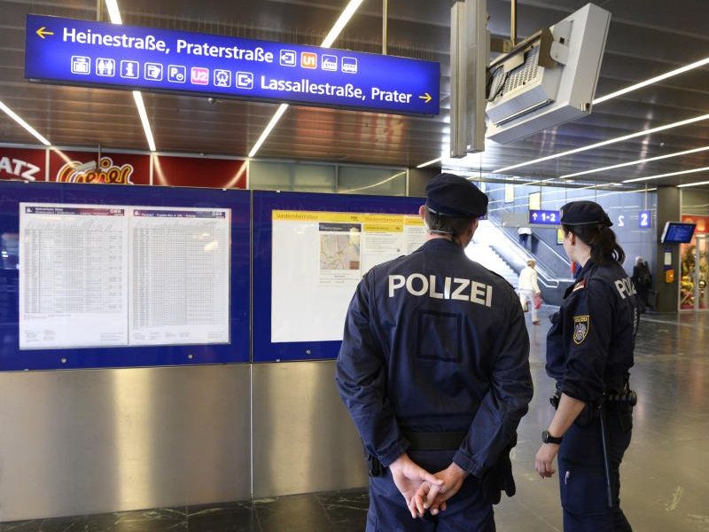 Die Polizeipräsenz am Praterstern wurde erhöht. Die Polizeipräsenz am Praterstern wurde erhöht.