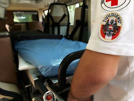 Der Radfahrer musste ins LKH Bregenz eingeliefert werden. (Themenbild) Der Radfahrer musste ins LKH Bregenz eingeliefert werden. (Themenbild)