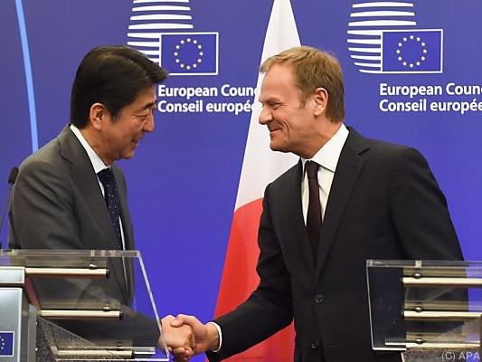 Shinzo Abe bei Donald Tusk in Brüssel