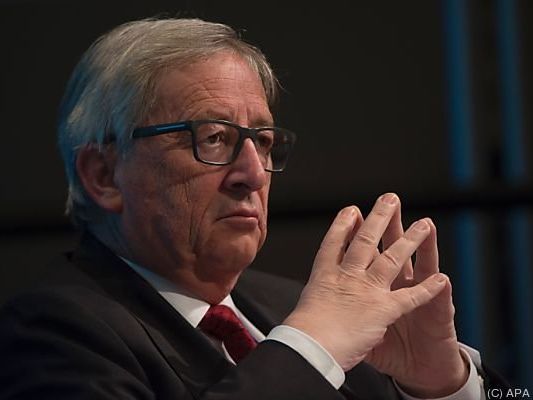 Juncker sieht FPÖ-Kandidat Hofer als "komischen Kostgänger" Juncker sieht FPÖ-Kandidat Hofer als "komischen Kostgänger"