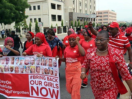 Auch nach zwei Jahren notwendig: "Bringt unsere Mädchen zurück!" Auch nach zwei Jahren notwendig: "Bringt unsere Mädchen zurück!"