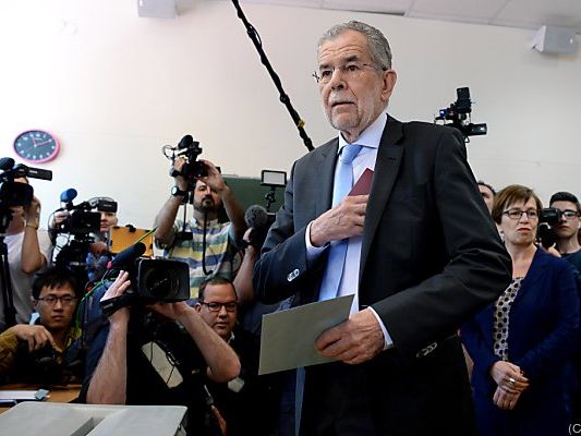 Van der Bellen gab seine Stimme ab