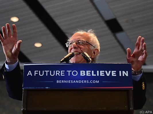 Sanders will das Ergebnis nachprüfen lassen Sanders will das Ergebnis nachprüfen lassen