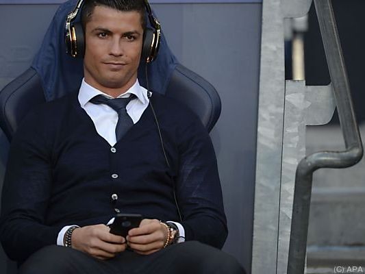 Ronaldo tauschte Handy und Kopfhörer gegen Ball und Fußballschuhe Ronaldo tauschte Handy und Kopfhörer gegen Ball und Fußballschuhe