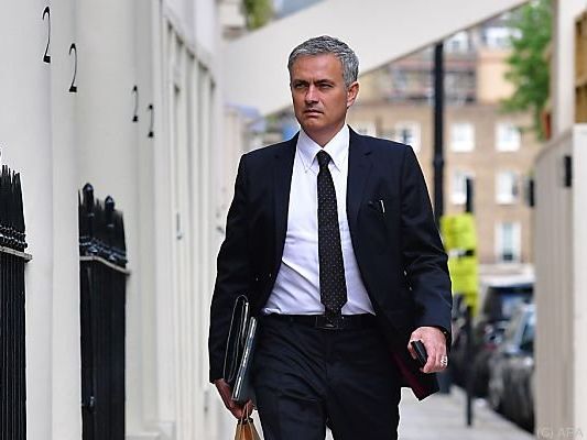 Nun ist es amtlich - Mourinho coacht ab sofort ManU Nun ist es amtlich - Mourinho coacht ab sofort ManU