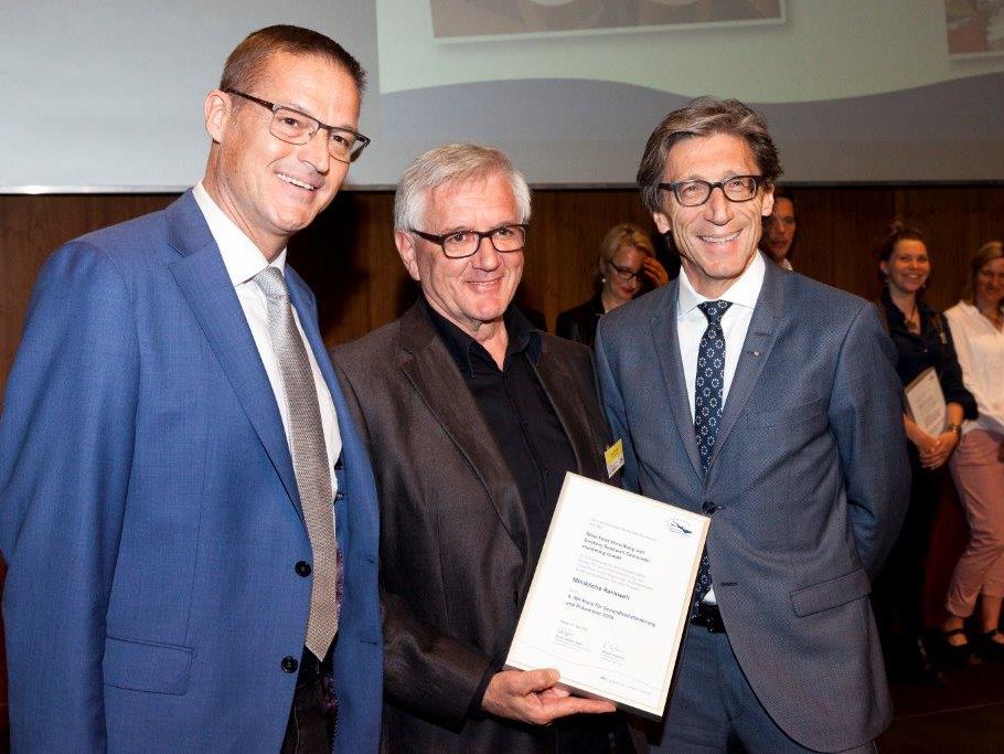 Vorarlbergs Gesundheits-Landesrat Dr. Christian Bernhard, Initiator Franz Abbrederis von slow food Vorarlberg und Dr. Thomas Heininger Vorsitzender der IBK und Gesundheitsdirektor des Kanton Zürich. Vorarlbergs Gesundheits-Landesrat Dr. Christian Bernhard, Initiator Franz Abbrederis von slow food Vorarlberg und Dr. Thomas Heininger Vorsitzender der IBK und Gesundheitsdirektor des Kanton Zürich.