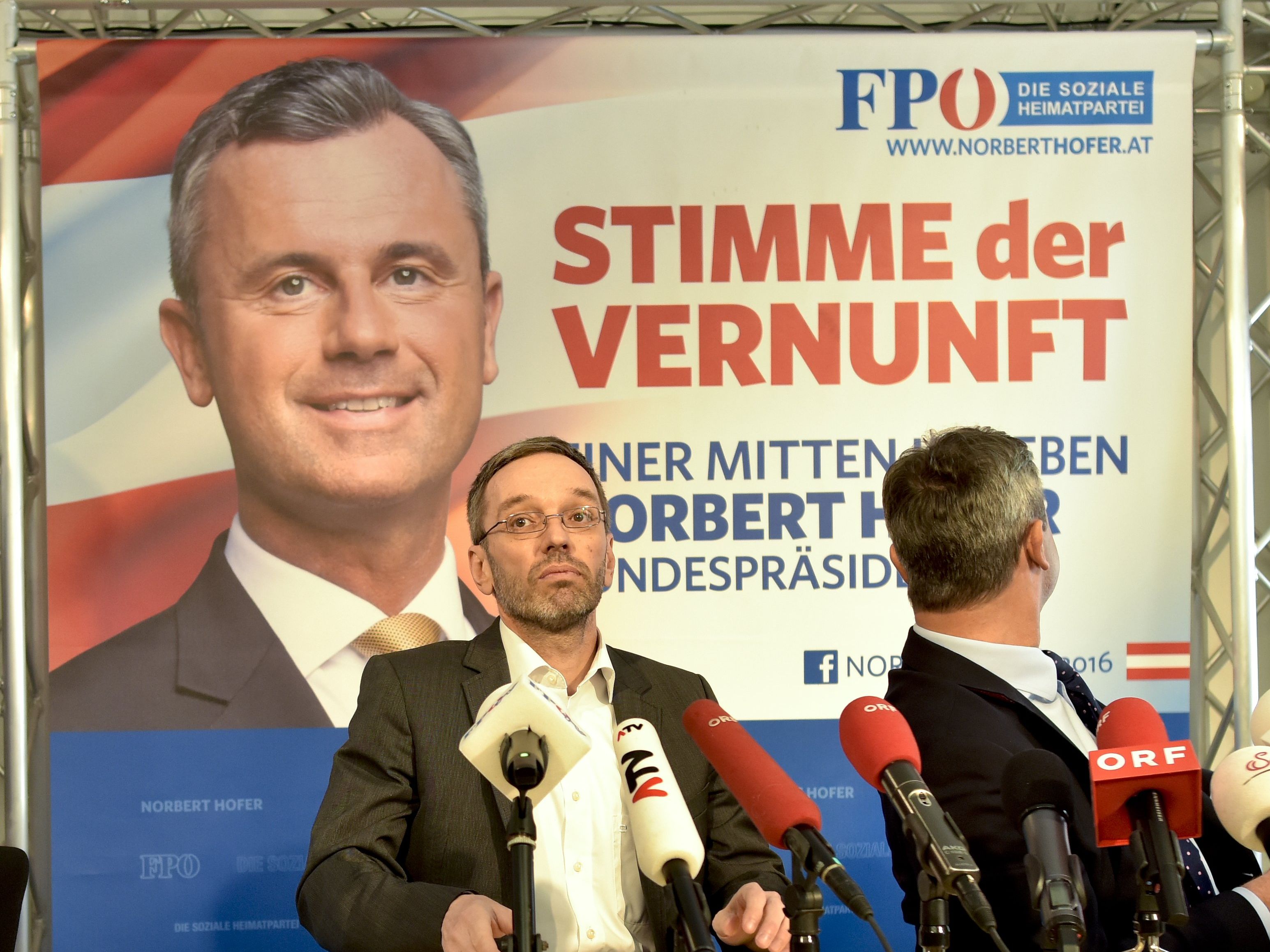 FPÖ-Generalsekretär Kickl inszeniert Hofburg-Kandidat Hofer als "Stimme der Vernunft". FPÖ-Generalsekretär Kickl inszeniert Hofburg-Kandidat Hofer als "Stimme der Vernunft".