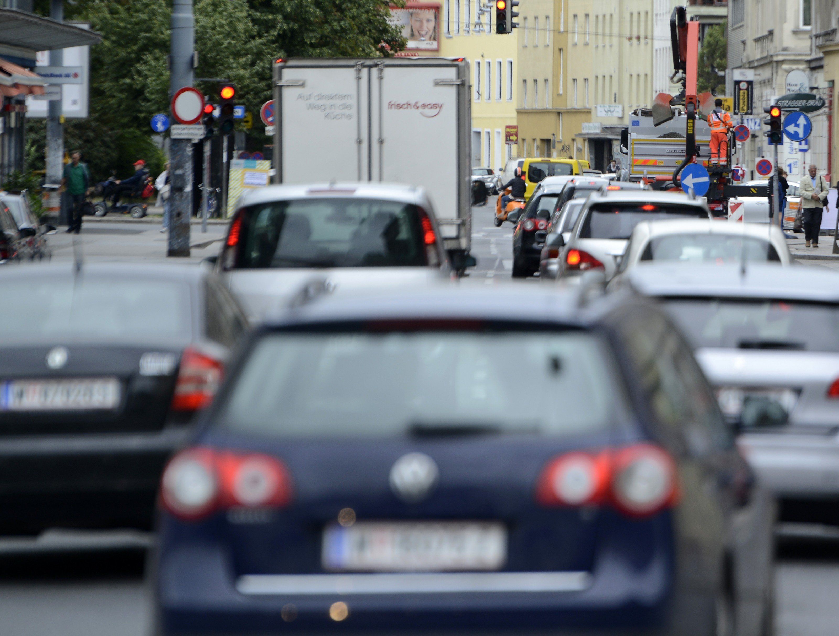 Viele Autofahrer halten nicht genügend Abstand. Viele Autofahrer halten nicht genügend Abstand.