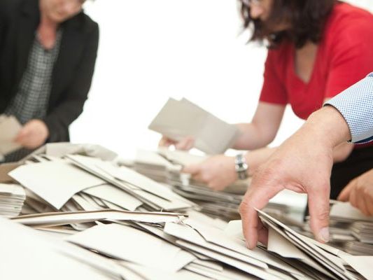 Bei der Auswertung der Stimmzettel soll es auch in OÖ zu Unregelmäßigkeiten gekommen sein. Bei der Auswertung der Stimmzettel soll es auch in OÖ zu Unregelmäßigkeiten gekommen sein.