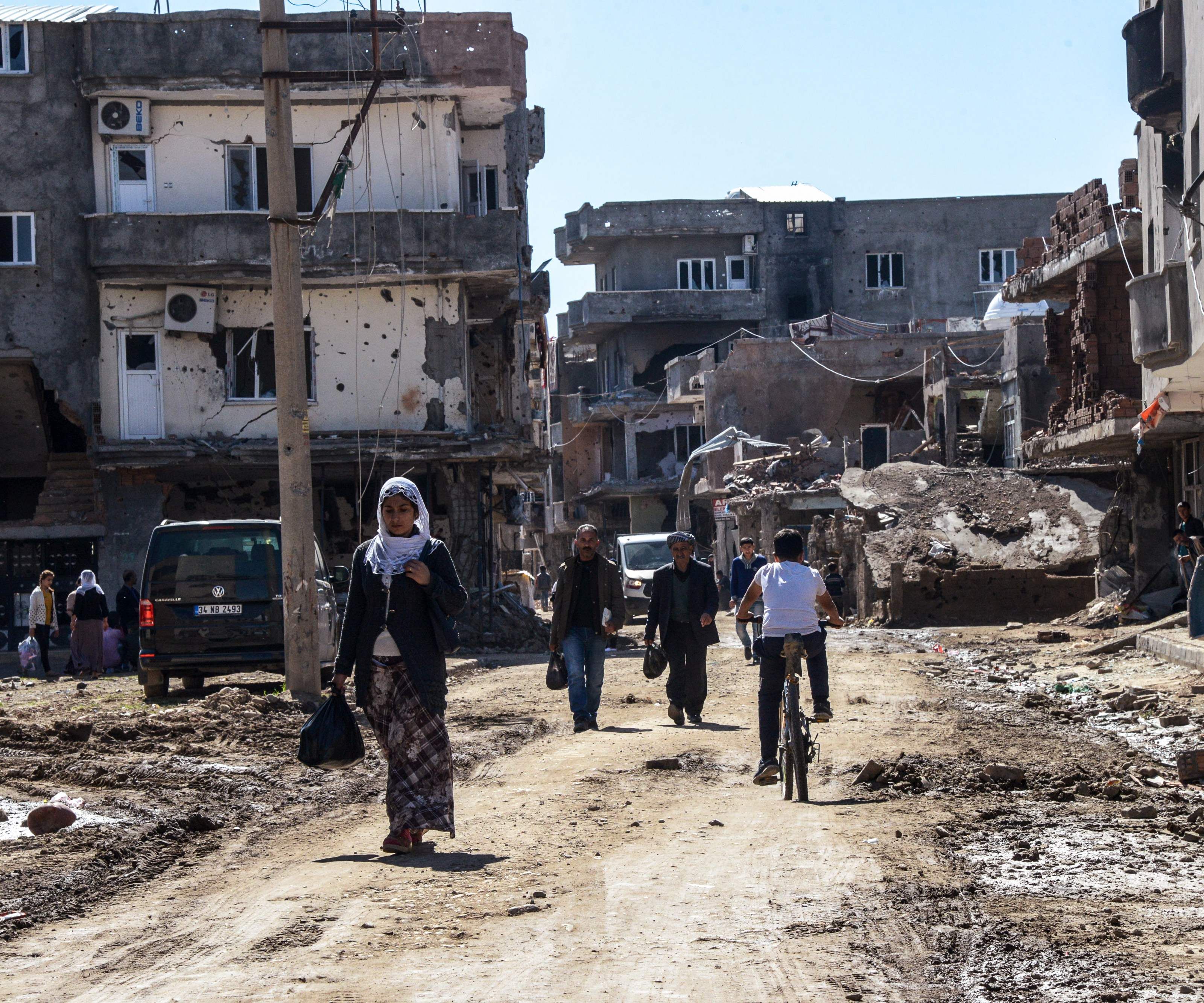 Vereinte Nationen fordern Untersuchung zu massiver Gewalt in Kurden-Region. Vereinte Nationen fordern Untersuchung zu massiver Gewalt in Kurden-Region.